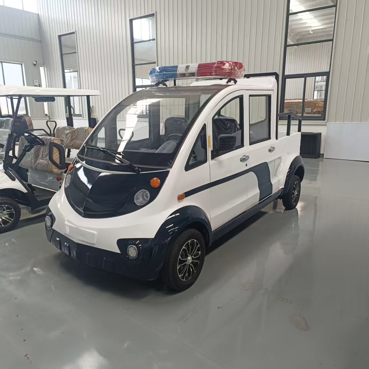 巡逻车 (5).jpg